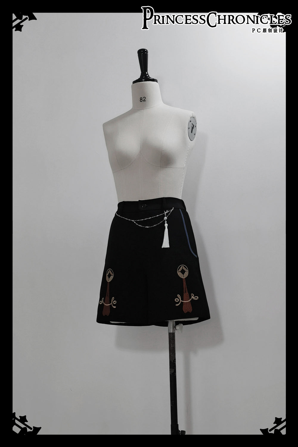 Princess Chronicles - Fortune and Treasure - Chinese Style Shorts Set with Cash Coins Details