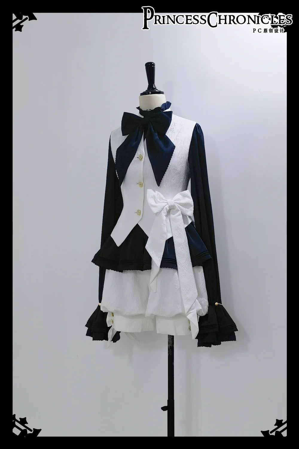 Princess Chronicles - Rabbit Hunter - Ouji Lolita Shirt Sapphire Blue Long Sleeve Blouse