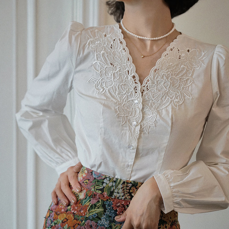 Floral embroidery white vintage blouse