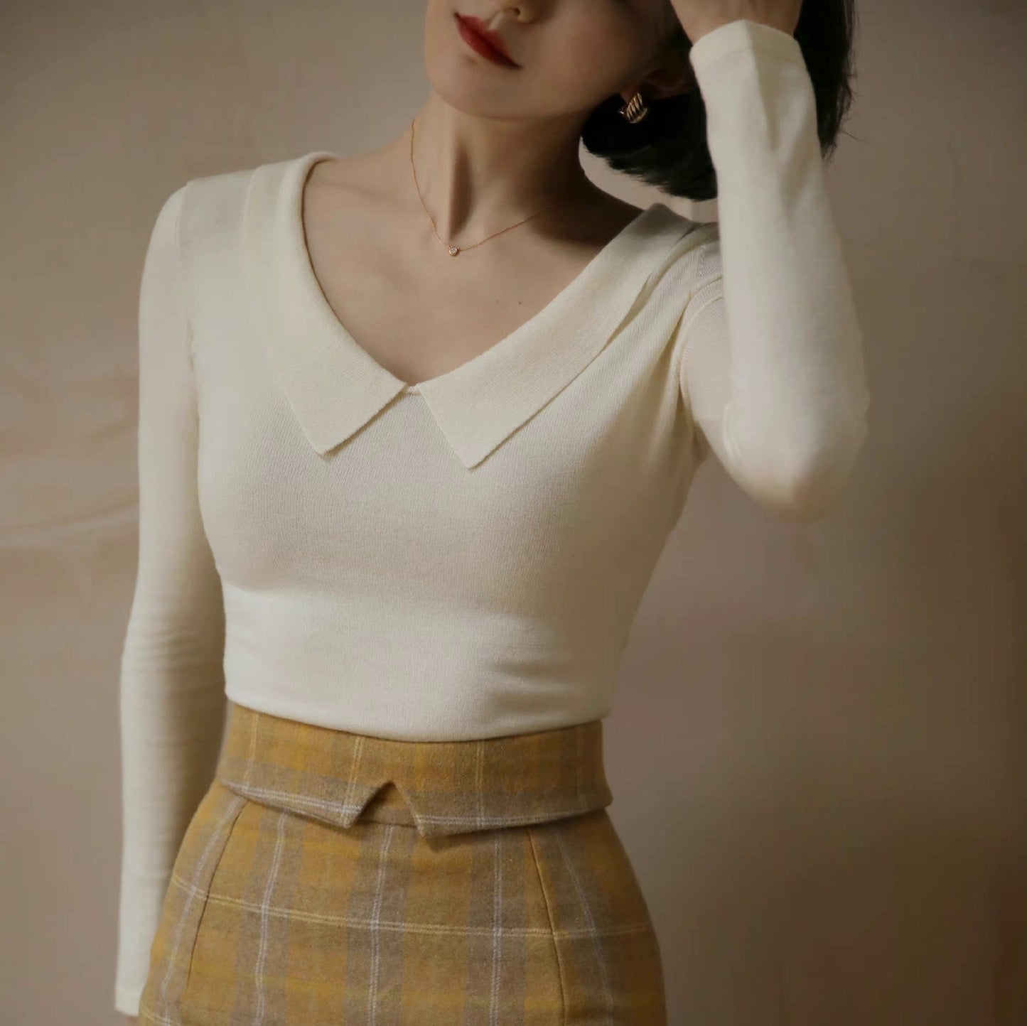 Lady's elegant slim knit