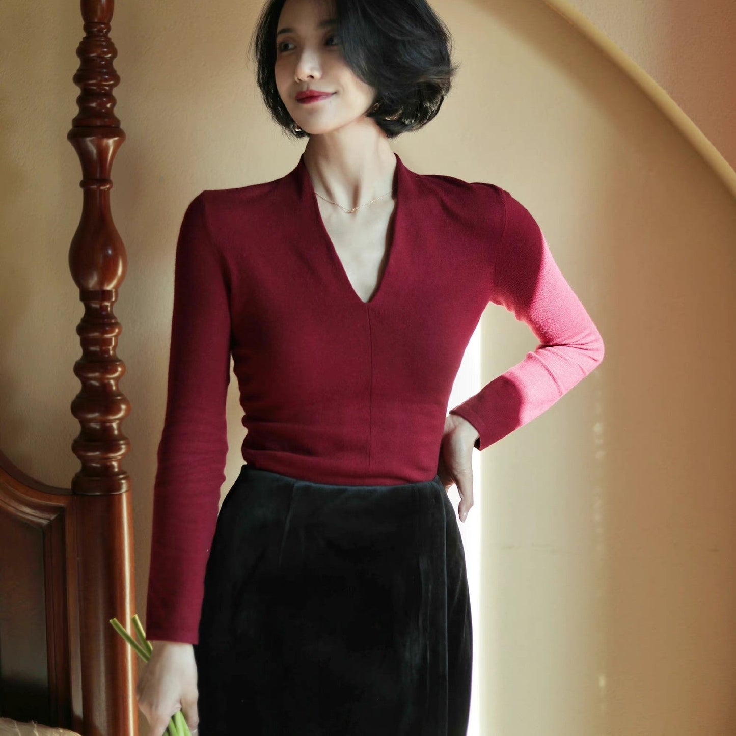 Lady's slim wool knit