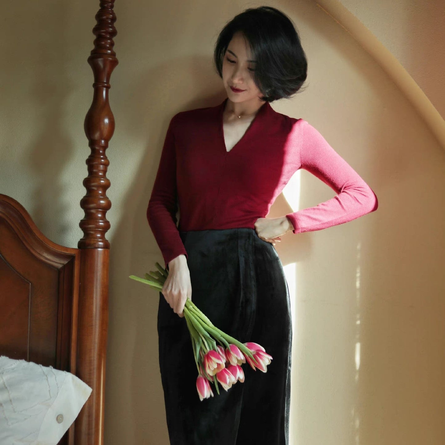 Lady's slim wool knit