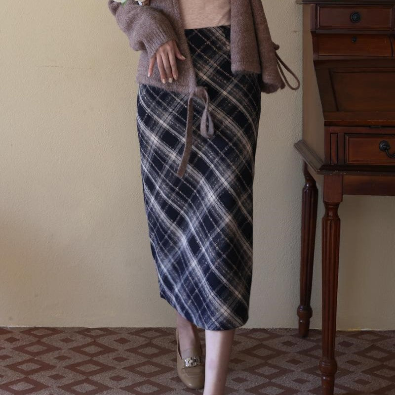 Diagonal plaid retro skirt in black and indigo