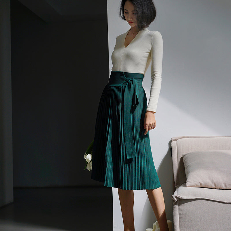 lady elegant pleated skirt