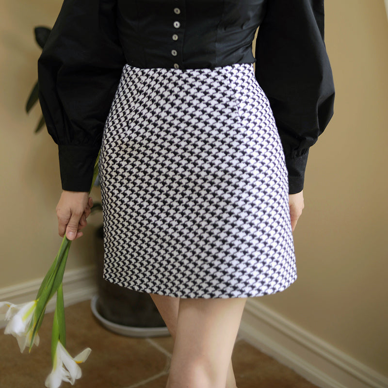 Houndstooth short tweed skirt