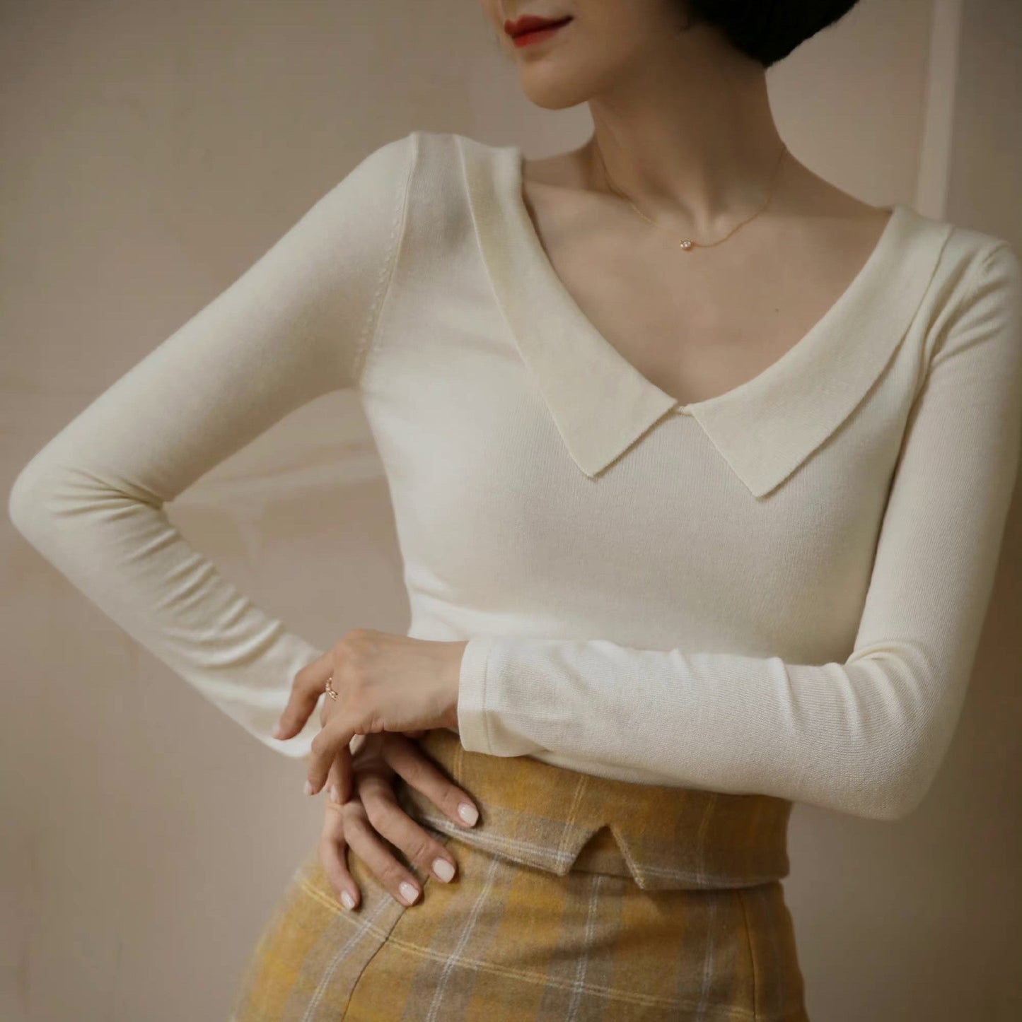 Lady's elegant slim knit