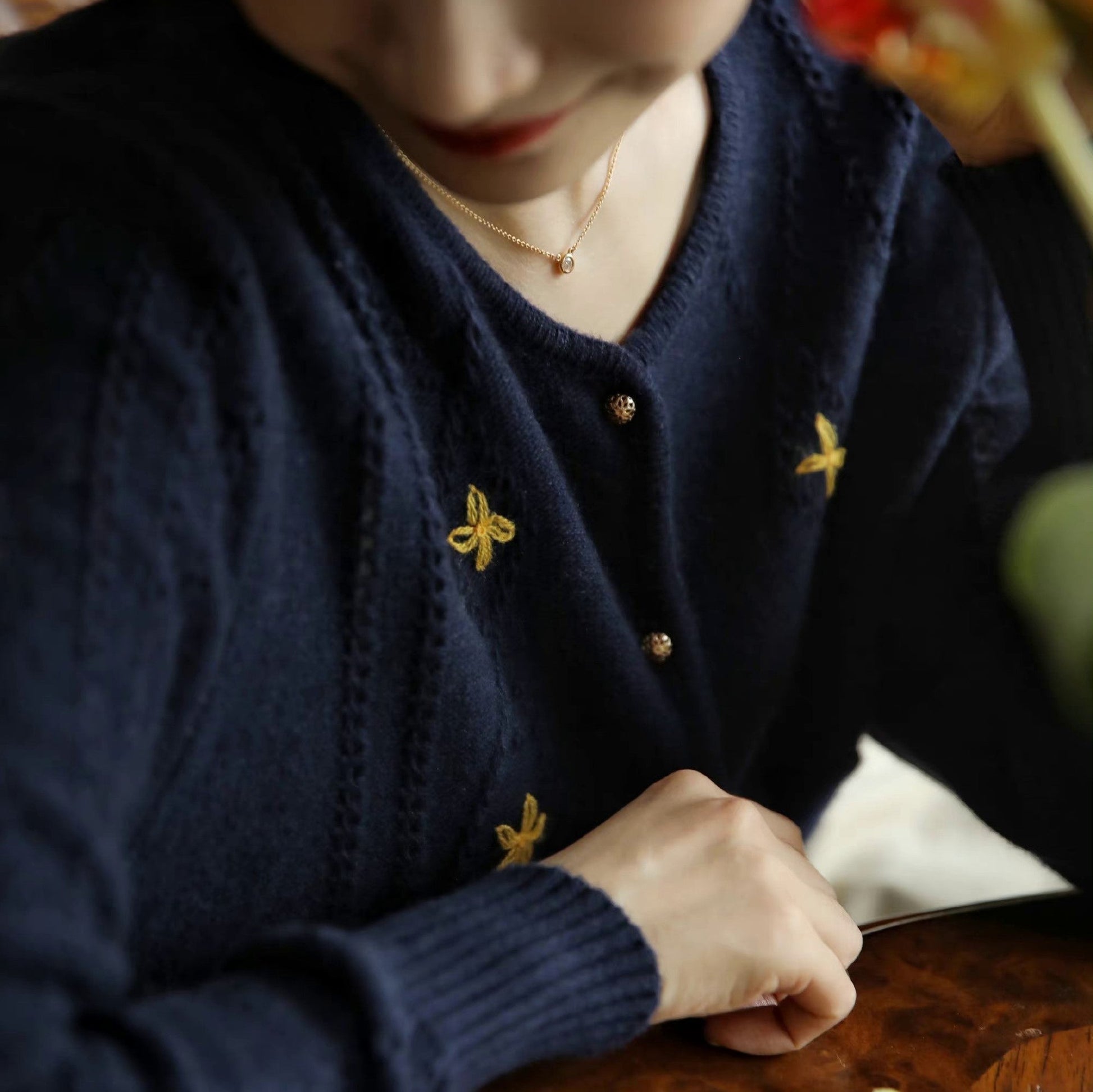 Dark blue floral embroidery knit cardigan