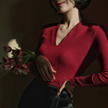 Lady's slim wool knit