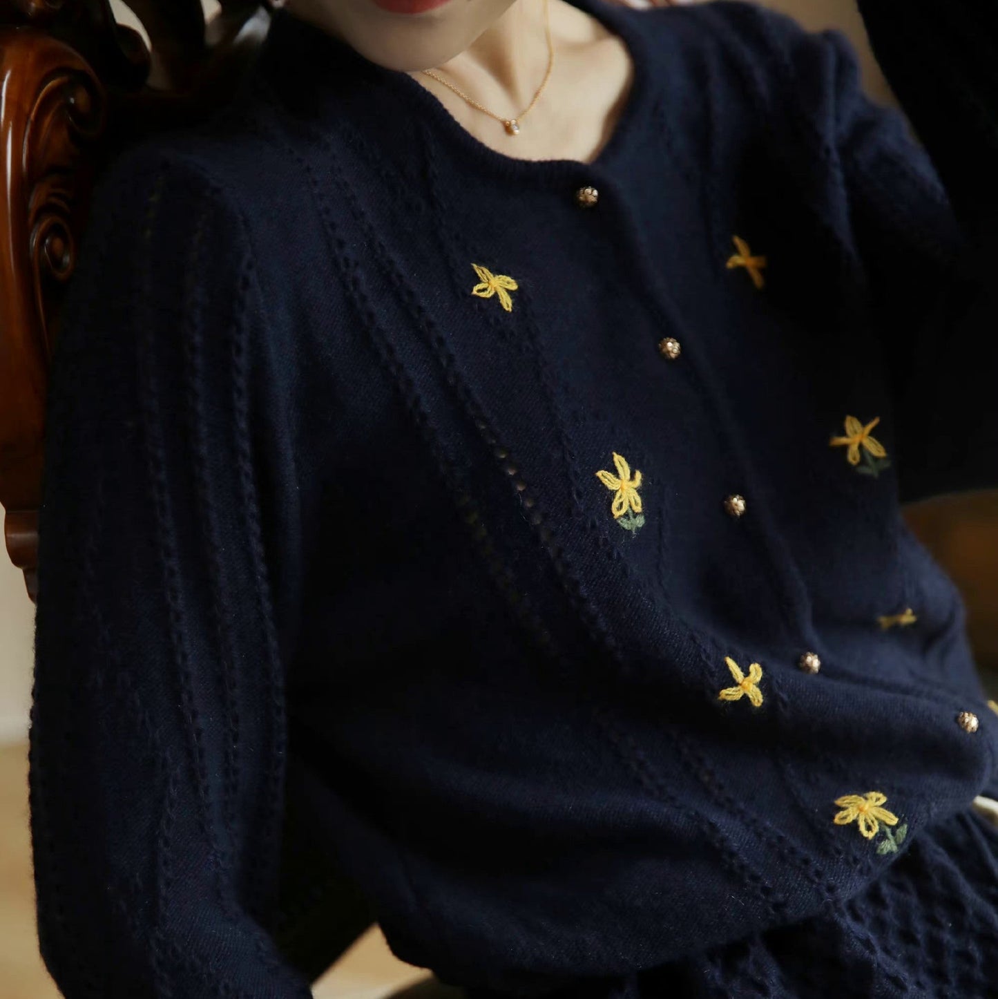 Dark blue floral embroidery knit cardigan