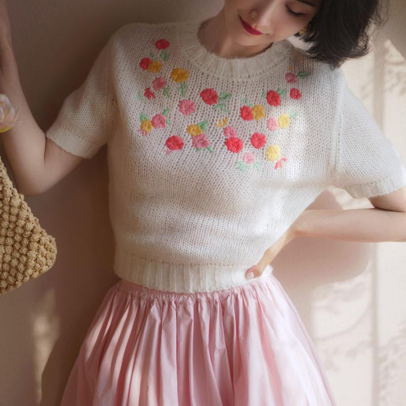 Blooming embroidery slim knit