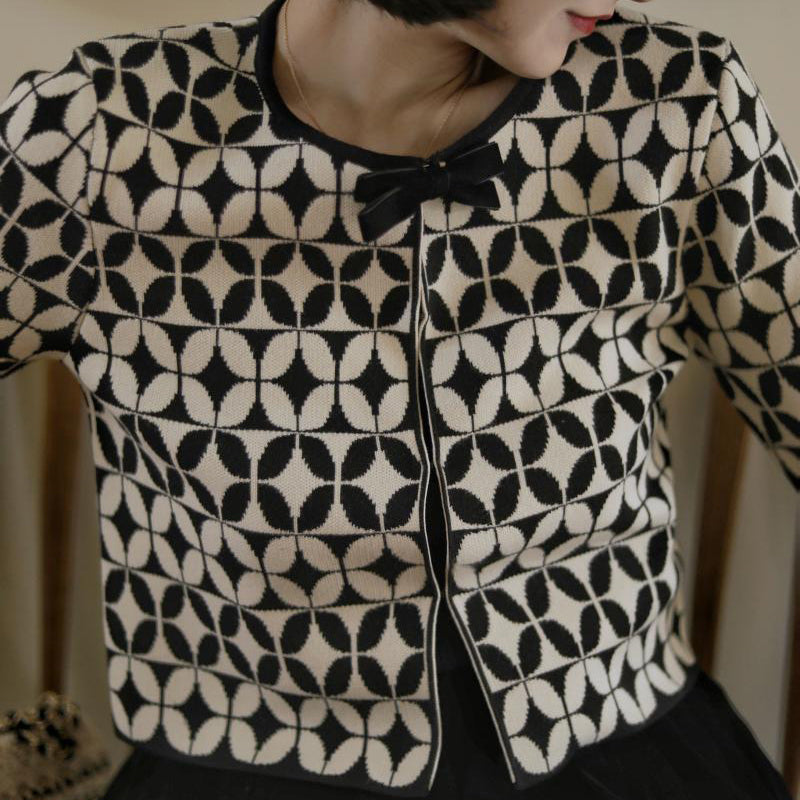 Geometric pattern classical cardigan