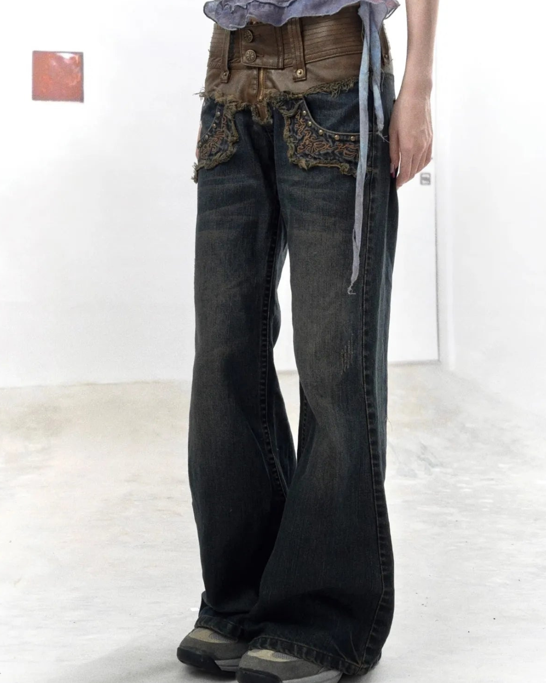 leather stitching washed trousers