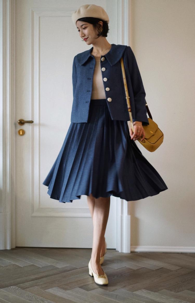 retro pleated skirt