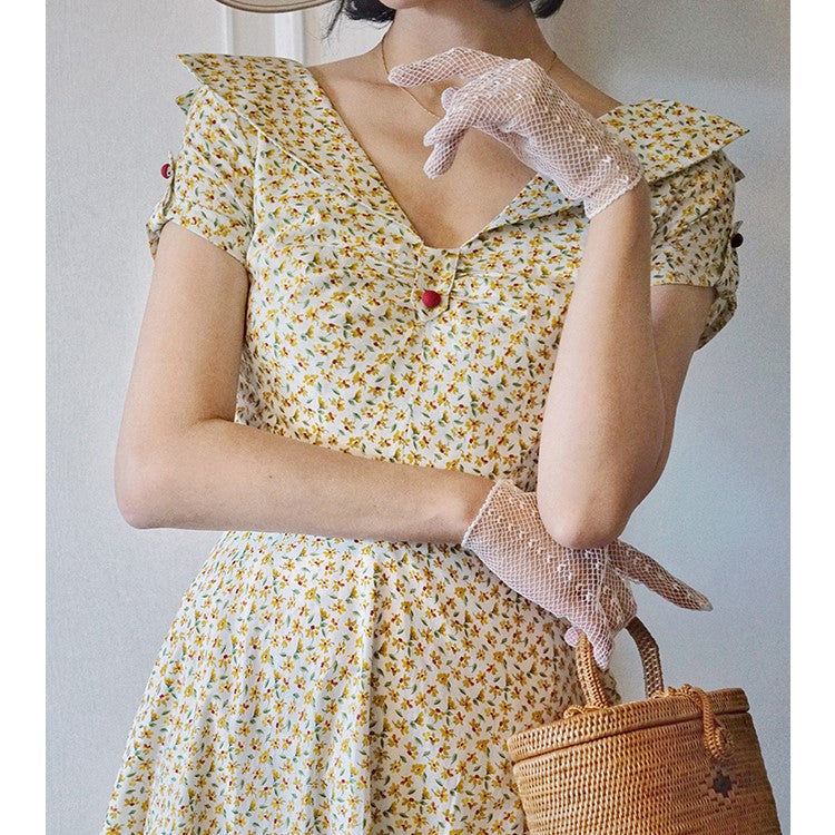 Western-style floral vintage dress