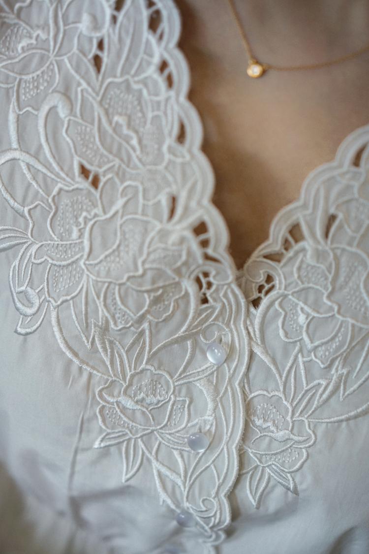 Floral embroidery white vintage blouse