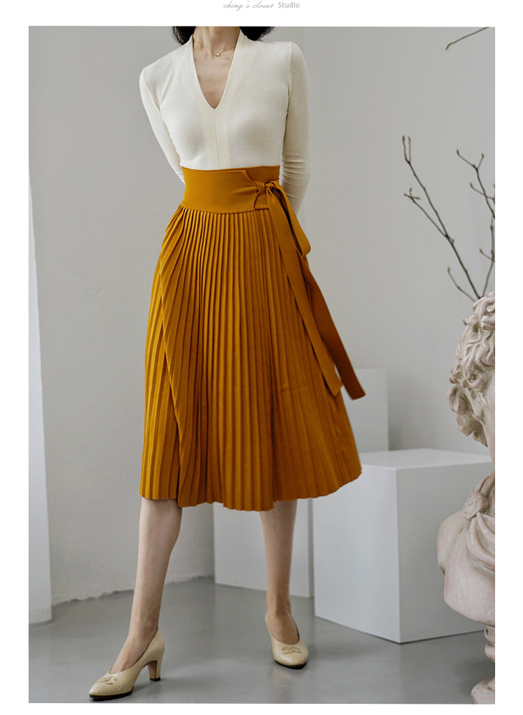 lady elegant pleated skirt