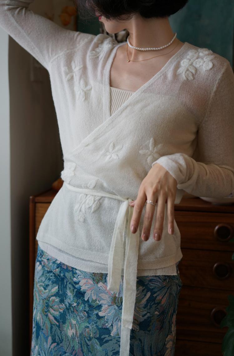 Floral embroidery white knit cardigan