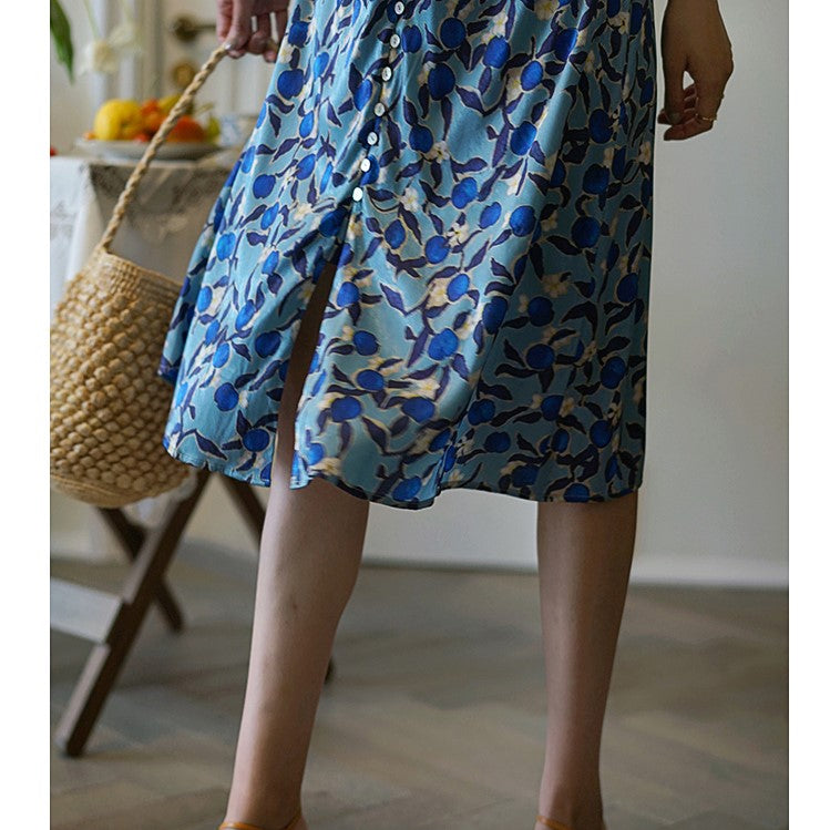 A blue flower vintage dress that blooms quietly