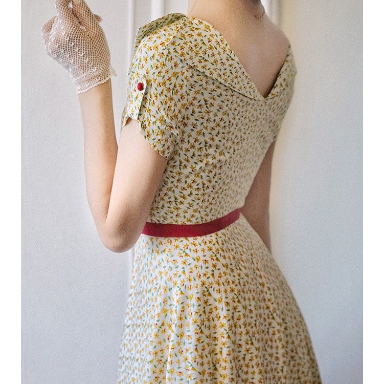 Western-style floral vintage dress