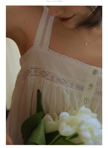 Lady vintage nightwear