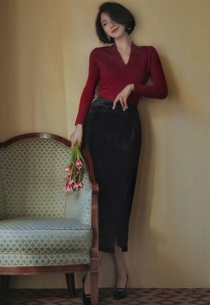 Lady's slim wool knit