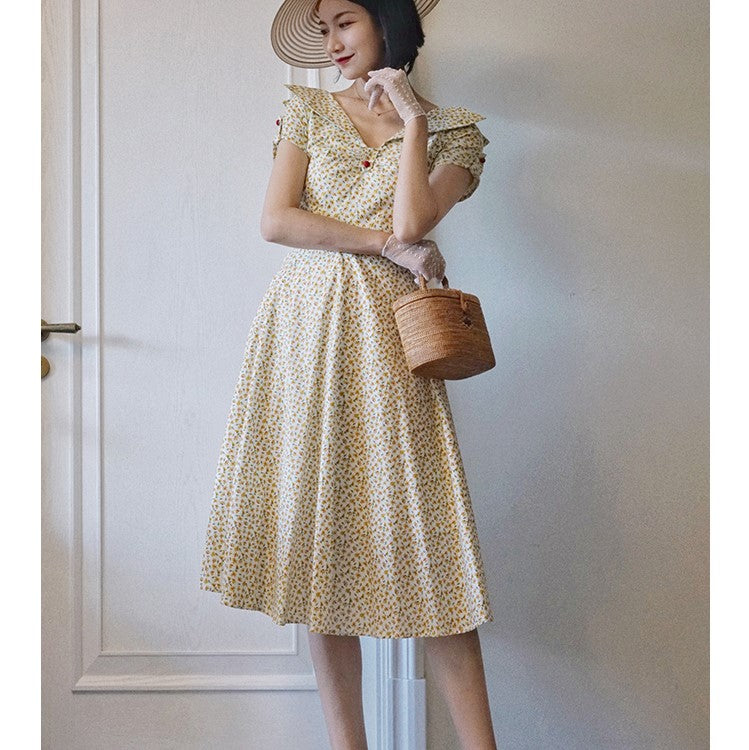 Western-style floral vintage dress