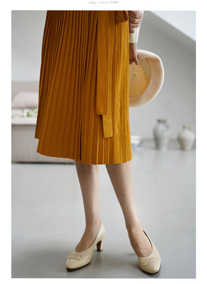 lady elegant pleated skirt