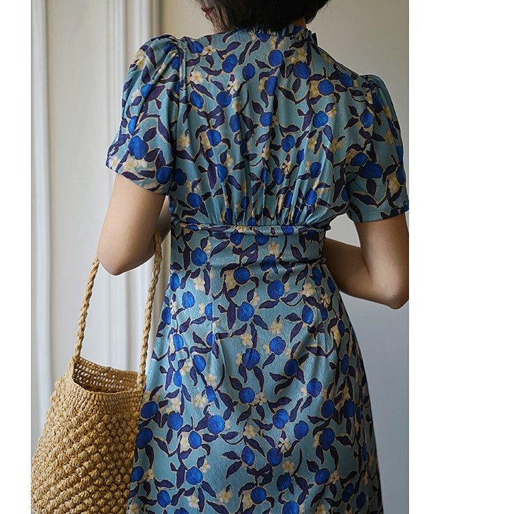 A blue flower vintage dress that blooms quietly