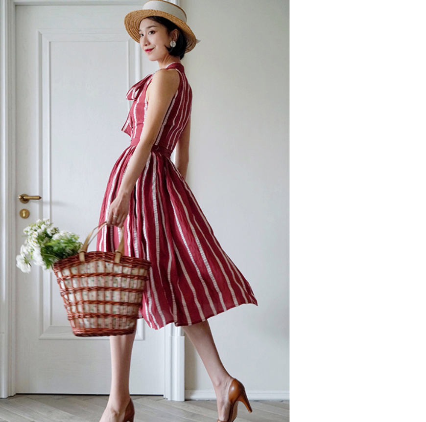 actress retro striped dress