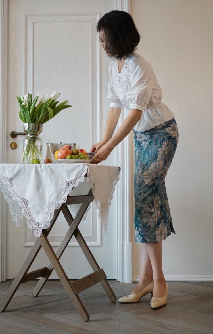 Floral embroidery white vintage blouse