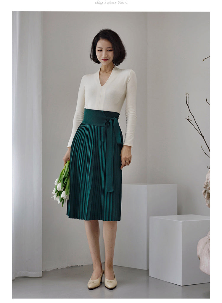 lady elegant pleated skirt