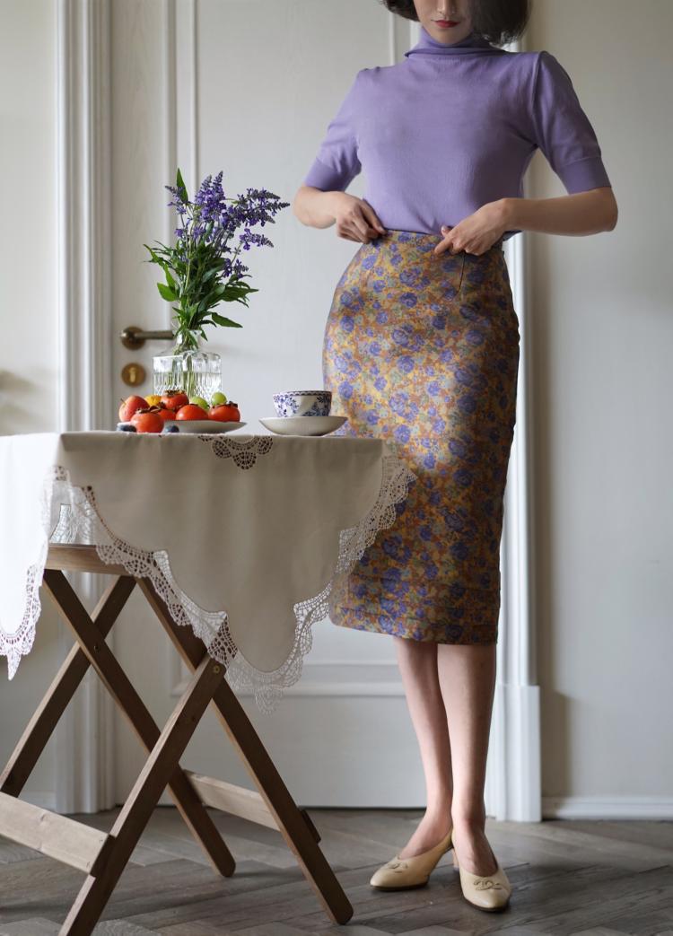 Blue-purple floral jacquard satin skirt