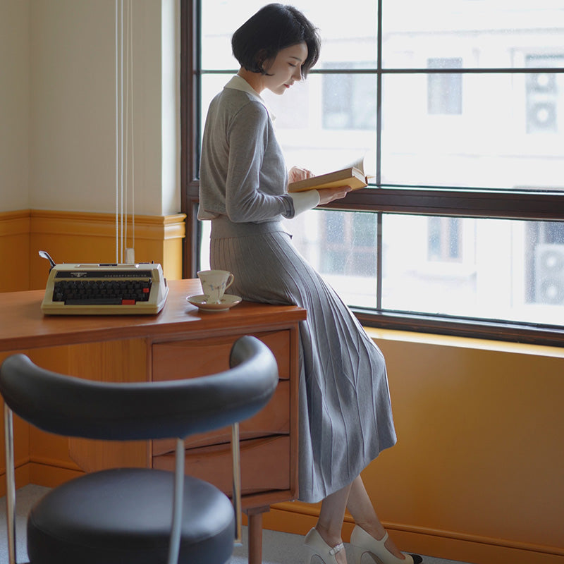 Gray knit half skirt