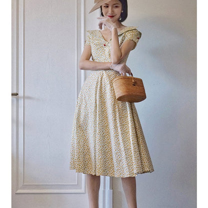 Western-style floral vintage dress