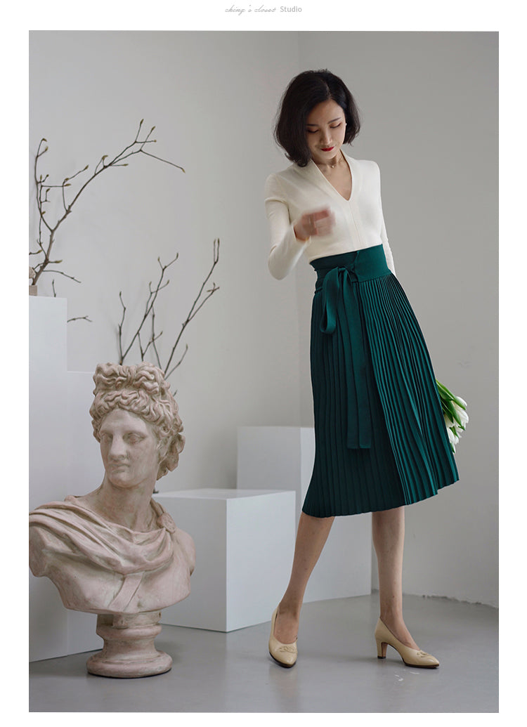 lady elegant pleated skirt