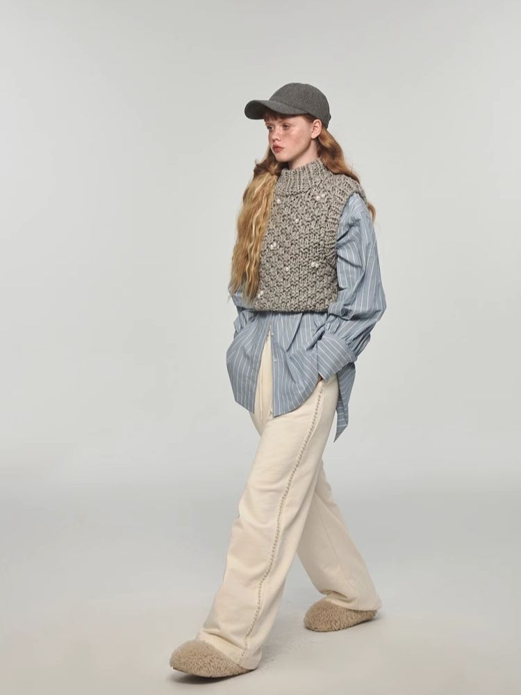 Turtleneck beaded sleeveless vest【s0000004157】