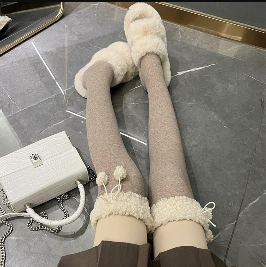 Hua Nai cat - Kawaii Winter Lolita Stockings Fuzzy Trim Furball Over-knee Socks