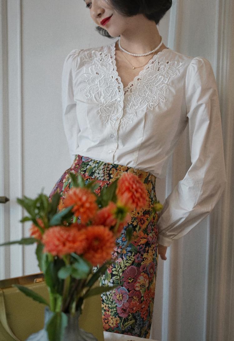 Floral embroidery white vintage blouse