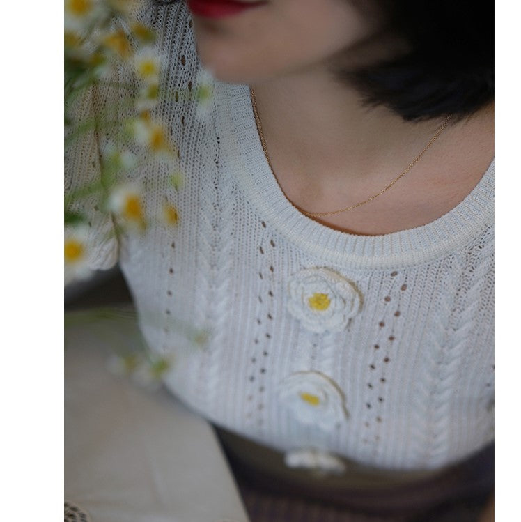 Chrysanthemum flower knit blouse