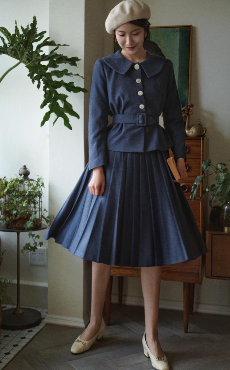 retro pleated skirt