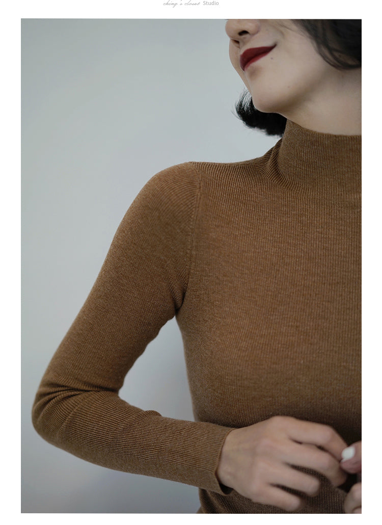 Lady's turtleneck knit