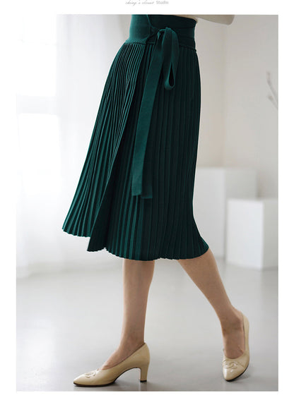 lady elegant pleated skirt