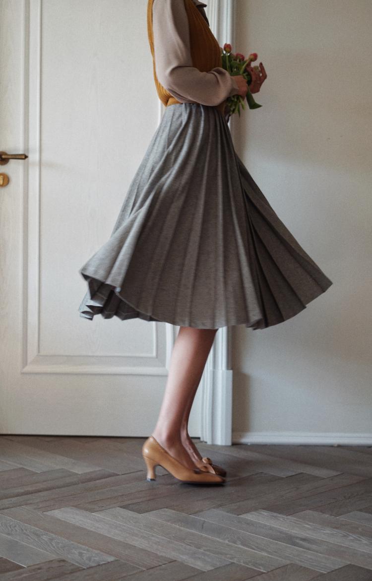 retro pleated skirt