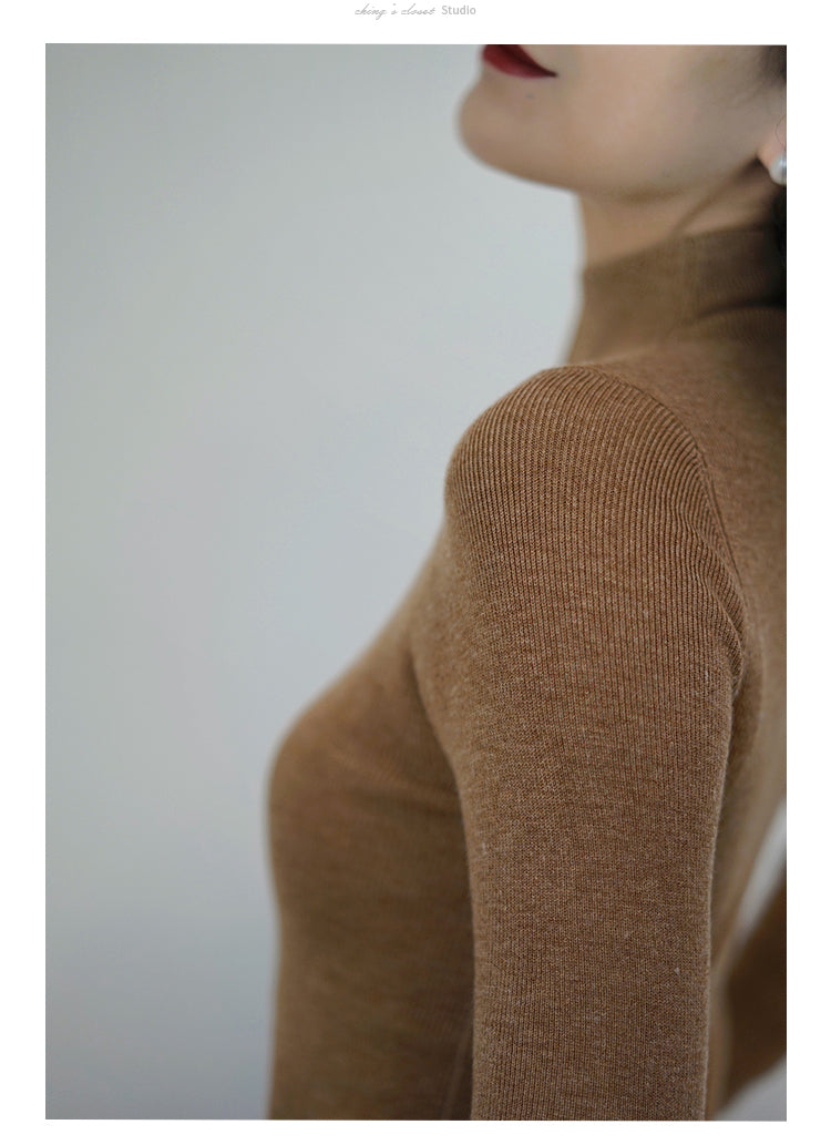 Lady's turtleneck knit