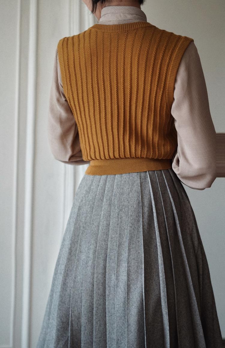 retro pleated skirt