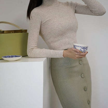 Lady's turtleneck knit