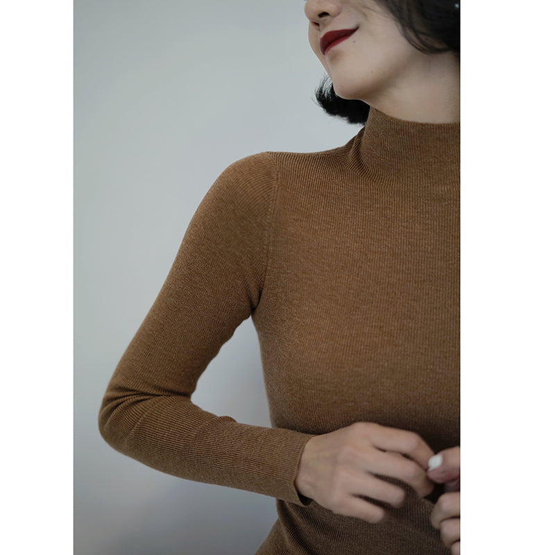 Lady's turtleneck knit