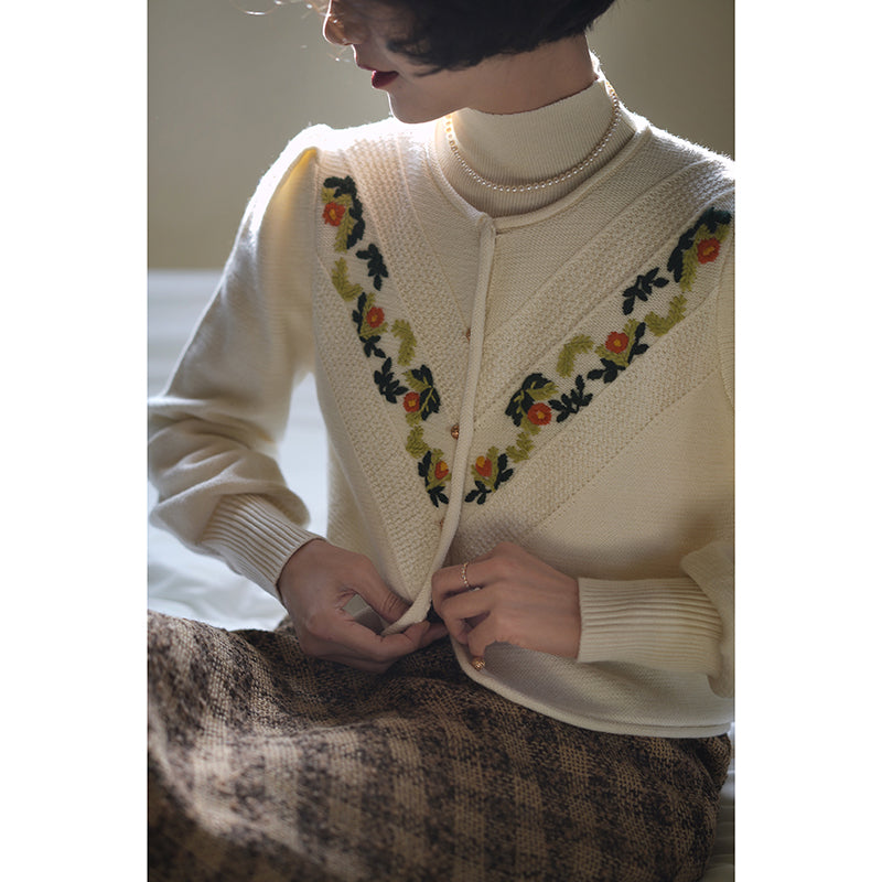 Knitted cardigan with floral embroidery