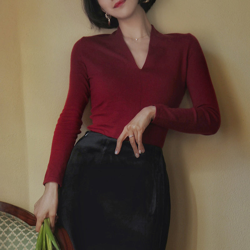 Lady's slim wool knit