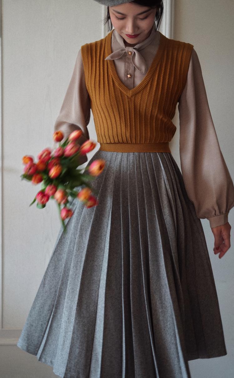 retro pleated skirt